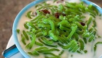 Es cendol dari Sunda ini dibuat dengan campuran tepung beras yang kenyal lembut. Semakin enak disajikan dengan siraman gula merah cair, santan dan juga es serut. Manis-manis gurih! Foto: Istimewa