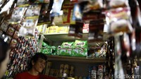 Karena memang banyak warga yang memilihnya dengan alasan mahalnya komoditi dalam negeri yang ada disana.