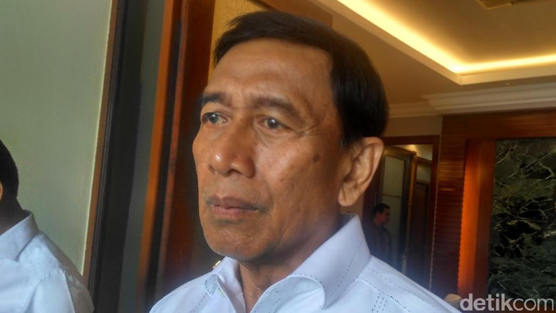 Wiranto Ajak Panglima TNI, Kapolri, dan Ka BIN Bahas Beli Senjata Wiranto Ajak Panglima TNI, Kapolri, dan Ka BIN Bahas Beli Senjata