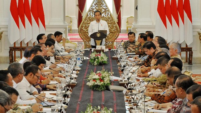 Enam Menteri Dinilai Perlu Diganti, PNS Dapat Gaji ke-13