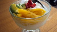 Es teler terbuat dari campuran buah alpukat, potongan nangka, kelapa muda dan juga susu kental manis yang ditambahkan dengan es serut. Rasanya tak terlalu manis tapi enak dan menyegarkan. Foto: Istimewa