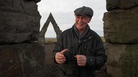 Arctic Henge bukanlah peninggalan kuno ribuan tahun silam. Arctic Henge dibuat tahun 1996 oleh seorang cendikiawan bernama Erlingur Thoroddsen (Eric Guth/BBC)