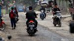 Foto: Parah! Hampir 2 Tahun Jalan Letda Natsir Rusak Parah