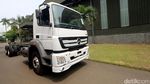 Truk Mercedes-Benz Resmi Dirakit di Bogor