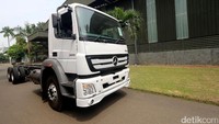Heavy-truck tersebut hadir dengan mesin 6 silinder dan basis roda 4,2 meter sehingga memungkinkan untuk membawa muatan sebesar 20 ton.