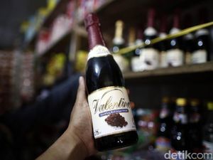 Barang-barang Malaysia Kuasai Perbatasan Entikong