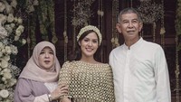 Raisa berfoto bareng keluarga. (Foto: Instagram/bridestory)