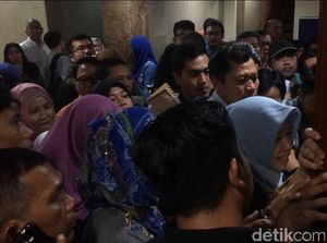 Foto: Ngomel, Korban First Travel ke Bareskrim Minta Paspor