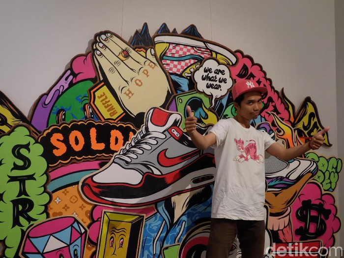 Seniman Muchlis Fachri atau Muklay ditemui di ajang Animamix Biennale di Art:1 New Museum, Jakarta Pusat.