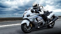 Motor konsep Recursion mengusung mesin berkapasitas 588cc dan motor diklaim lebih bertenaga dari mesin berkapasitas menengah itu. Suzuki juga belum membocorkan apakah akan menurunkan kapasitas mesin Hayabusa atau tetap menggunakan mesin yang ada saat ini.  Foto: Pool (Internet)