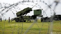 Japan Self-Defense Forces (JSDF) menggelar latihan militer, Selasa (29/8). REUTERS/Issei Kato.