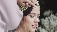 Raisa juga menggelar siraman. (Foto: Instagram/bridestory)