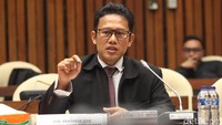 Aries Budiman membantah soal dirinya bertemu dengan anggota DPR.