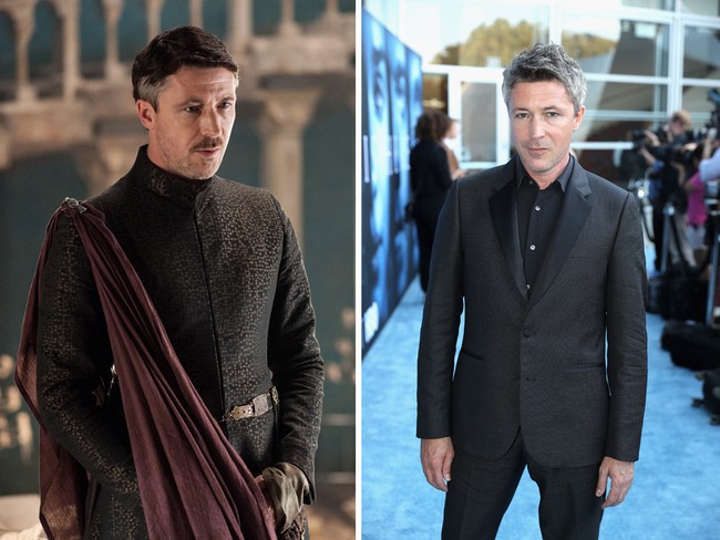 Aiden Gillen, pemeran Petyr Baelish terlihat lebih muda di kehidupan nyata. Aktor kelahiran Irlandia ini usianya sudah 49 tahun dan masih terlihat tampan.