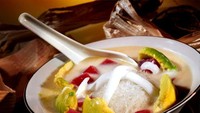 Es goyobod merupakan sajian dessert dingin yang dicampurkan dengan santan dan punya penampilan mirip es campur. Sajian es ini terbuat dari es serut, santan, gula cair dan tepung hungkwee. Mantap! Foto: Istimewa