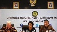 Selain divestasi saham 51%, Freeport juga berkomitmen untuk membangun smelter dalam 5 tahun sampai Januari 2022. Atau 5 tahun sejak Izin Usaha Pertambangan Khusus (IUPK) diterbirkan oleh pemeirntah kepada Freeport.