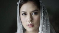 Tunangan Hamish Daud ini cantik banget dengan kerudung putih. Foto: Instagram/thebridestory
