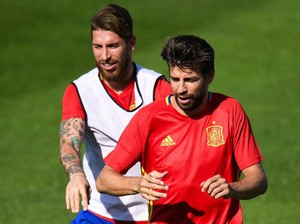 Ramos Minta Suporter Spanyol Tak Ejek Pique