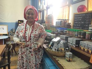 Wanita ini Sulap Kelapa Jadi Keripik dan Diekspor ke Swiss