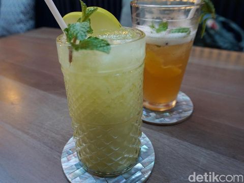 GIOI: Mencicip Bebek Crispy dengan 3 Jenis Sambal di Restoran Modern