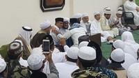 Anies, pada Senin (28/8/2017) malam waktu setempat, mengunjungi kediaman ulama Mekah terkemuka, Abuya Sayyid Ahmad bin Muhammad bin Alawi Al-Maliki Al-Hasaniy. Foto: Istimewa