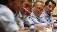 Sebelumnya diberitakan, mobil sport Porsche yang ditilang polisi itu disebut berkaitan dengan kasus dugaan korupsi pengadaan alat kesehatan (alkes) yang menjerat Ratu Atut Chosiyah. Permintaan blokir diajukan KPK ke Korlantas Polri terkait mobil itu.