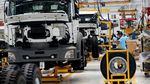 Truk Mercedes-Benz Resmi Dirakit di Bogor