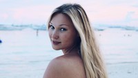 Selain itu, Michelle juga gemar membagikan ceritanya soal aviasi dan traveling. Ia menulis dan mengunggah kisahnya di blog www.dutchpilotgirl.com (Instagram/dutchpilotgirl)