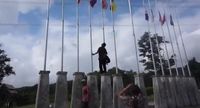 Hikmat saat membetulkan bendera yang terbalik / 