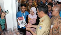 JakOne Mobile merupakan aplikasi layanan keuangan yang terdiri dari mobile banking dan mobile wallet untuk melakukan transaksi pada merchant yang telah bekerjasama dengan Bank DKI.  Foto: dok. Pemprov DKI