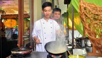 Gibran Rakabuming Raka, putra sulung Presiden Jokowi, mendirikan bisnis Katering bernama Chilli Pari di Solo. Kini, bisnis kateringnya berkembang menjadi one stop wedding solution. Reno Hastukrisnapati Widarto/detikcom.