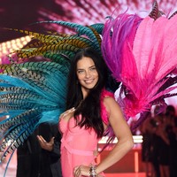 Adriana Lima, model asal Brazil yang telah dilantik sebagai Victorias Secret Angel sejak tahun 2000.