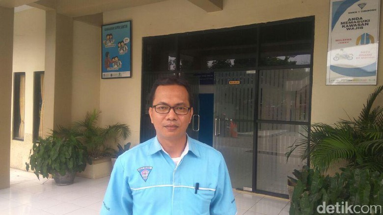 Ini Pak Hikmat, Guru yang Betulkan Bendera RI Terbalik di Thailand Ini Pak Hikmat, Guru yang Betulkan Bendera RI Terbalik di Thailand