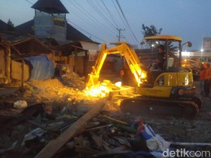 Evakuasi di Lokasi Kecelakaan Beruntun Semarang Masih Berlangsung