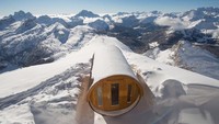 Rasakan sensasi sauna dari ketinggian 9.000 kaki (2.745 mdpl) di Pegunungan Dolomit, Cortina dAmpezzo, Italia. Sauna sembari menikmati pemandangan pegunungan dijamin, menjadi momen tidak terlupakan!Ruangan sauna berbentuk tabung ini bisa menampung 6 orang (dok Cortina dAmpezzo)