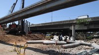 Jembatan tersebut menjadi sangat vital karena akses industri dan logistik yang menghubungkan wilayah Bekasi menuju Tanjung Priok hingga jalan tol akses Tanjung Priok dan arah sebaliknya.