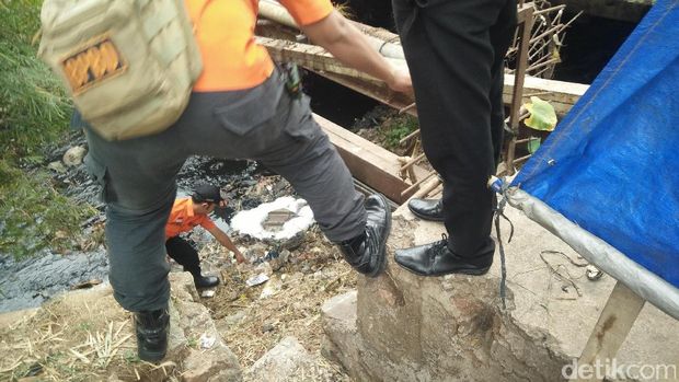 Warga Keluhkan Pipa Gas Bocor di Bekasi 