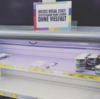 So empty is a shelf without foreigners,” demikian arti tulisan yang terpajang di rak. This shelf is quite boring without variety,” tulis pengumuman lainnya yang dipajang di rak. Foto: Dok. CEN, Stripes Europe