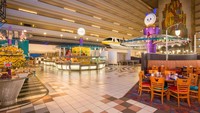 Terletak di Disneys Contemporary Resort, restoran ini bernama Chef Mickeys. Seperti namanya, nuansa restoran ini dipenuhi oleh karakter Mickey Mouse (Walt Disney World)