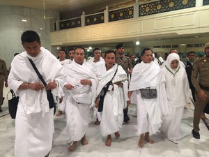 Didampingi Istri, Kapolri Tunaikan Ibadah Haji