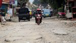 Foto: Parah! Hampir 2 Tahun Jalan Letda Natsir Rusak Parah
