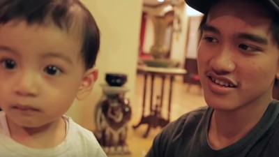 Beginilah Saat Kaesang Momong sang Keponakan, Jan Ethes