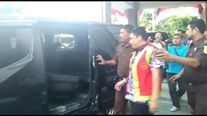 Diduga Korupsi Dana BOS, Pejabat Lamongan ini Ditahan
