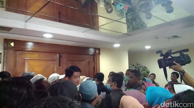 Jemaah korban First Travel datangi Bareskrim.