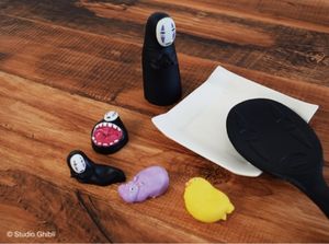 Uniknya! Botol Kecap dan Sendok Nasi Bertema Karakter No Face dari Studio Ghibli
