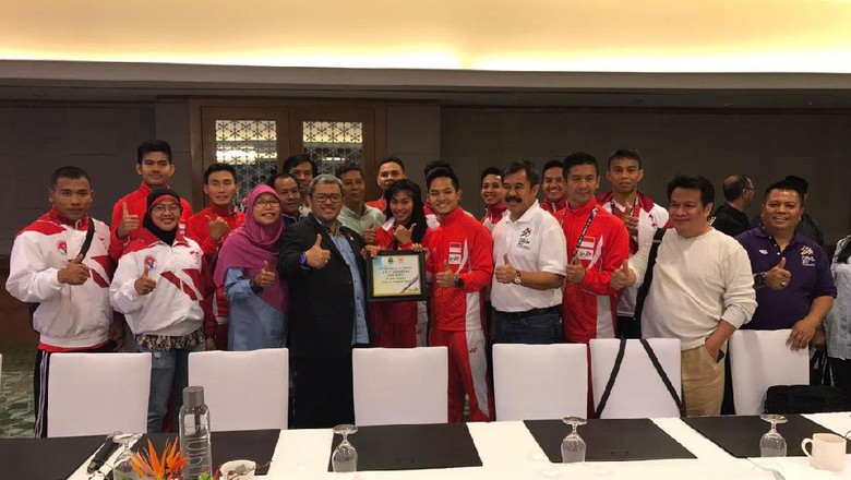 Aher Kunjungi Atlet-Atlet Jabar yang Bertanding di SEA Games 2017 Aher Kunjungi Atlet-Atlet Jabar yang Bertanding di SEA Games 2017