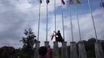 Begini Aksi Pak Guru Panjat Tiang untuk Betulkan Bendera RI Terbalik