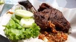 Nyamm! Bebek Goreng yang Gurih Renyah Ada di Tempat Makan Ini
