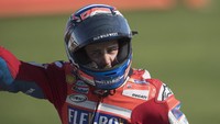 Dovizioso tampil luar biasa lagi di MotoGP Inggris untuk meraih kemenangan keempatnya musim ini. Hasil itu juga melambungkan Andrea Dovizioso ke puncak klasemen, menggeser Marc Marquez (Mirco Lazzari gp/Getty Images)
