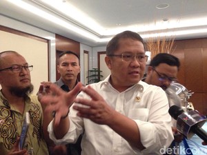 Menkominfo Bingung Taksi Online Diberi Stiker Bandara
